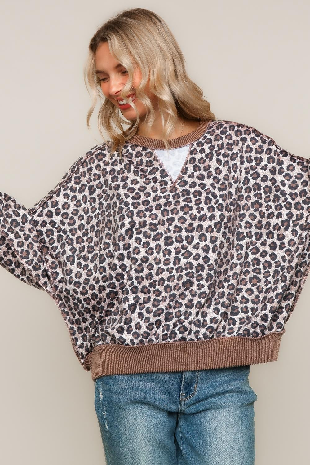 CREW NECK W/TRIANGLE DETAIL DROP PULLOVER TOP