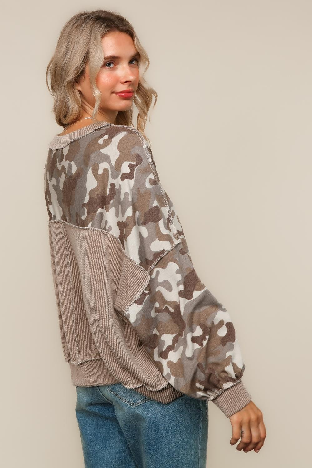PULLOVER KNIT TOP W/ REVERSE STITCHES DETAIL
