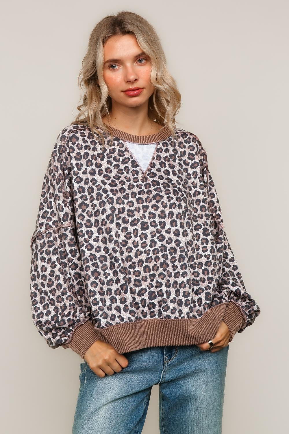 CREW NECK W/TRIANGLE DETAIL DROP PULLOVER TOP