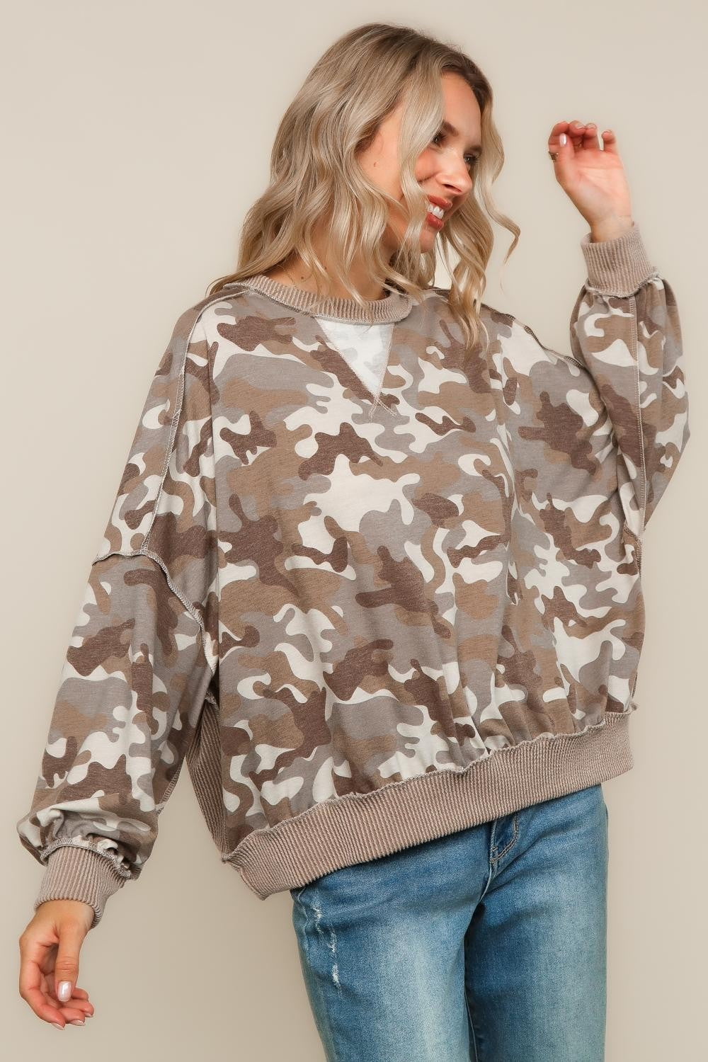 PULLOVER KNIT TOP W/ REVERSE STITCHES DETAIL