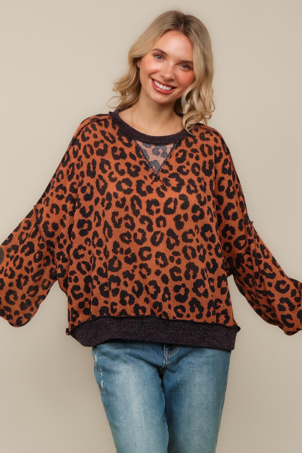 CREW NECK LEOPARD PRINT PULLOVER KNIT TOP