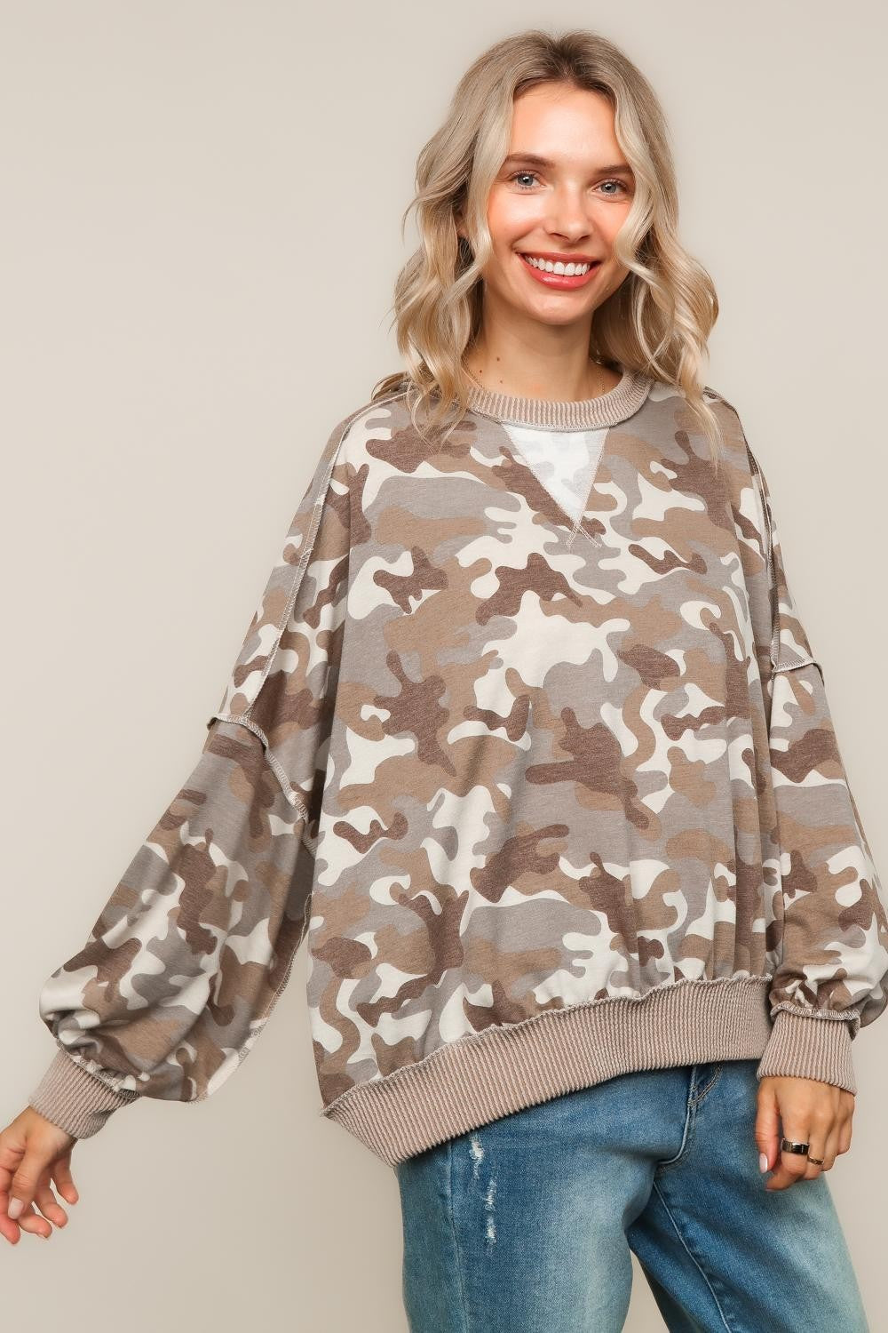 PULLOVER KNIT TOP W/ REVERSE STITCHES DETAIL